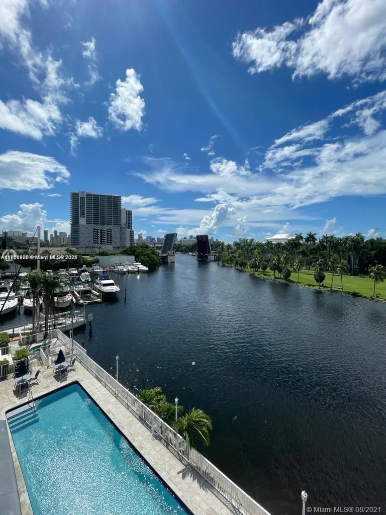 1720 NW N River Dr, #503