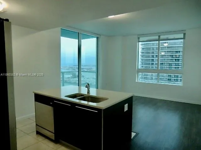 1900 N Bayshore Dr, #4703