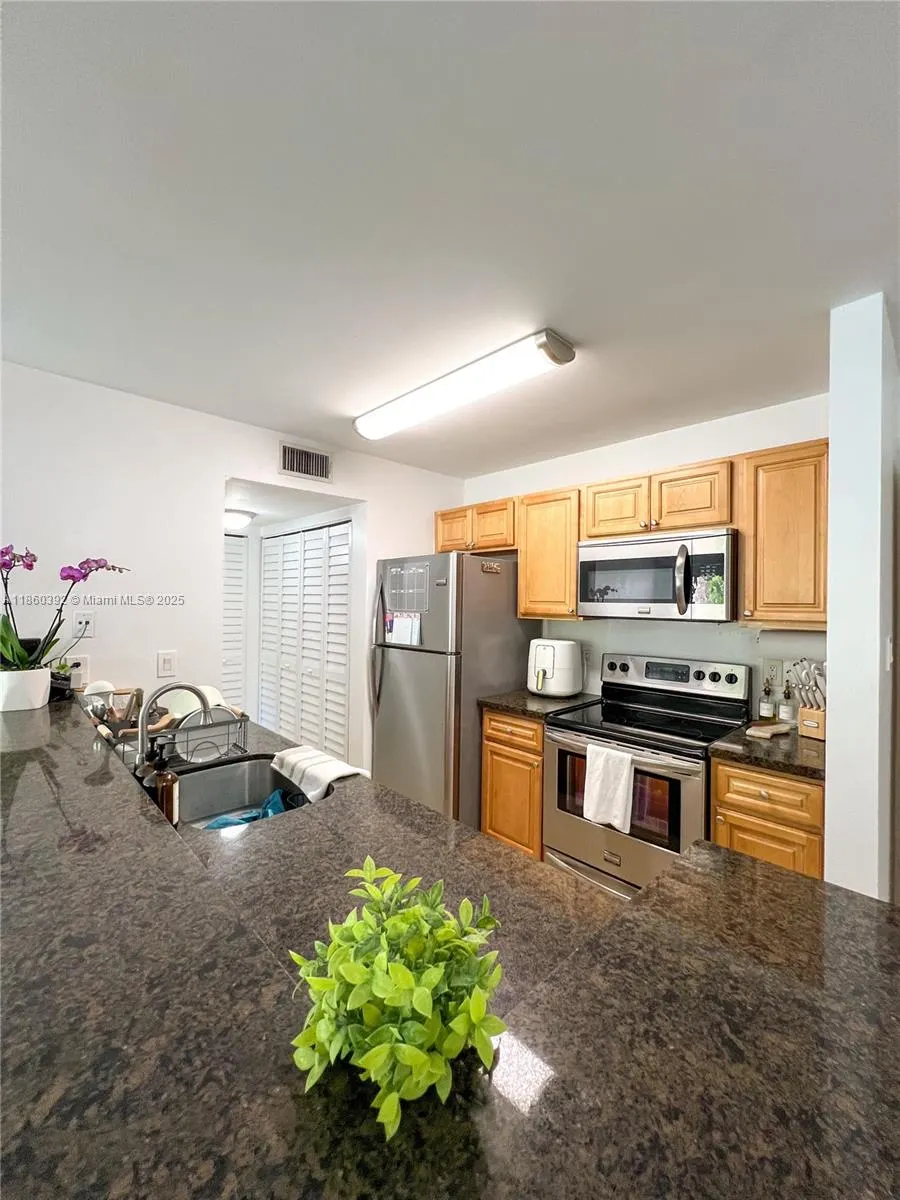 15821 SW 104th Ter, #203