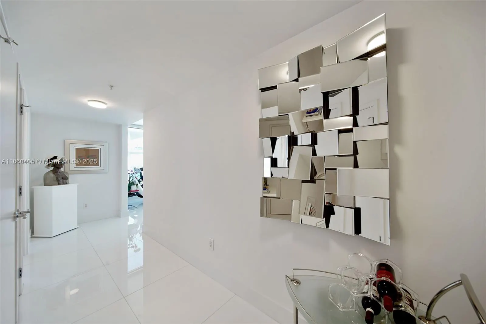 6899 Collins Ave, #1905