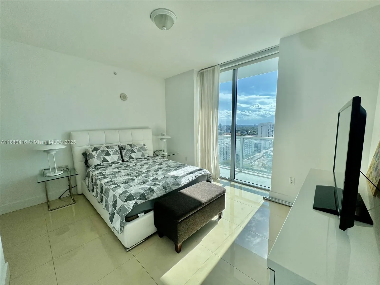 1111 SW 1st Ave, #1914