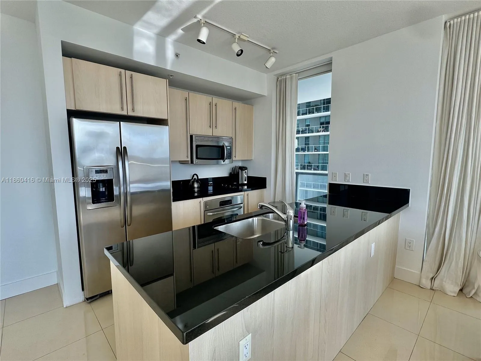1111 SW 1st Ave, #1914