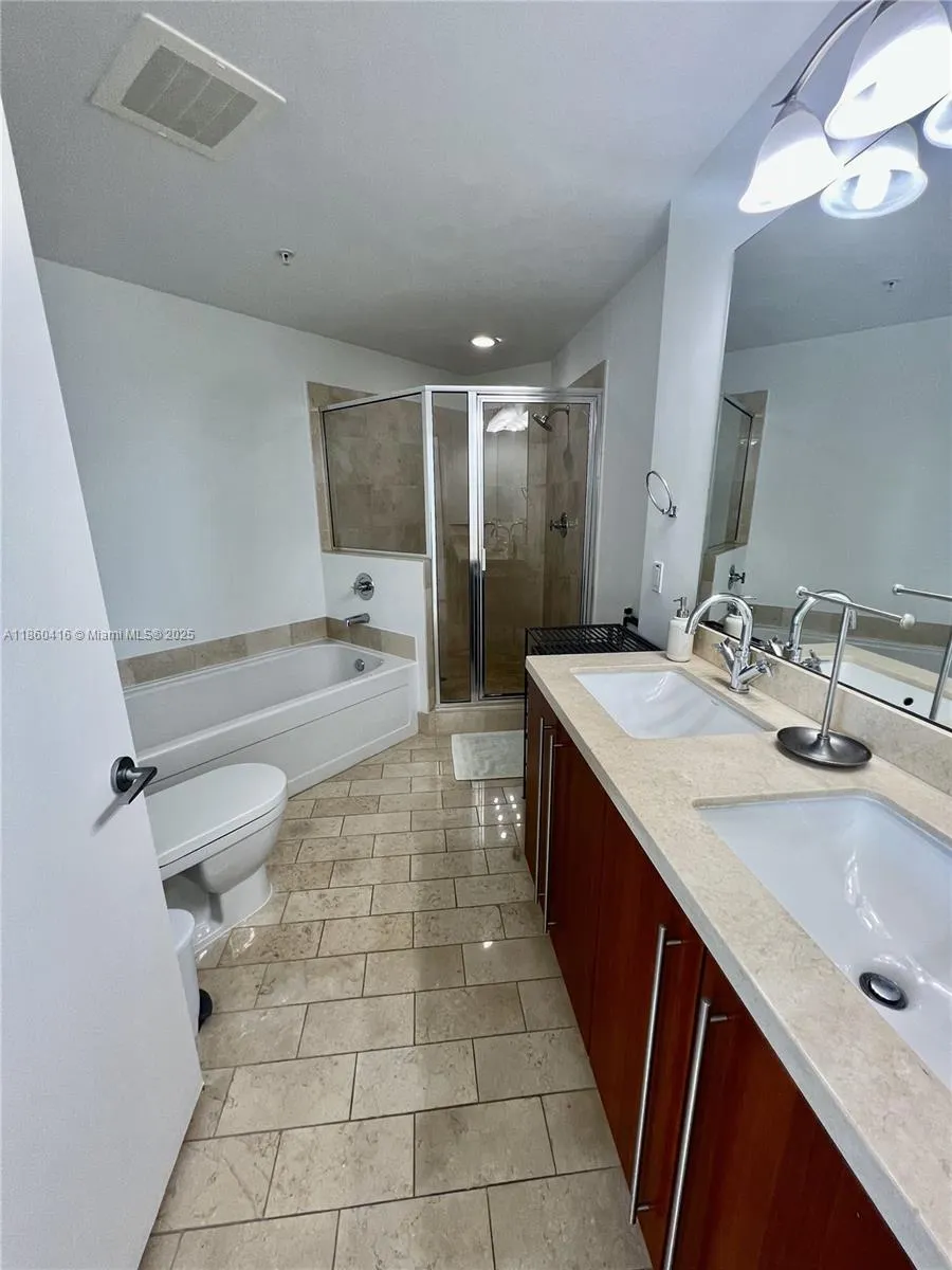 1111 SW 1st Ave, #1914