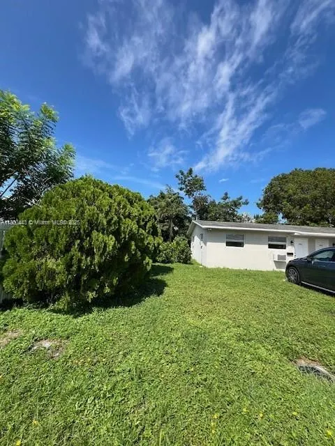 4951 SW 26th Ave