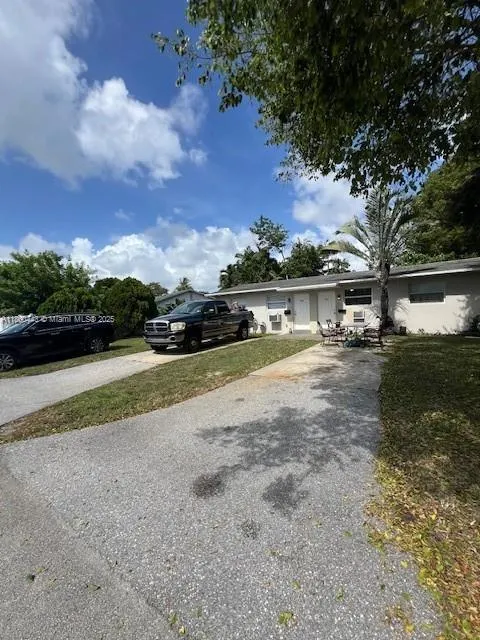 4951 SW 26th Ave