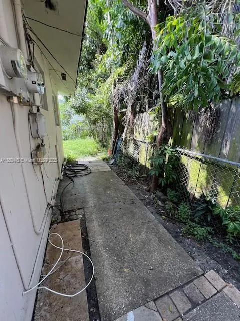 4951 SW 26th Ave
