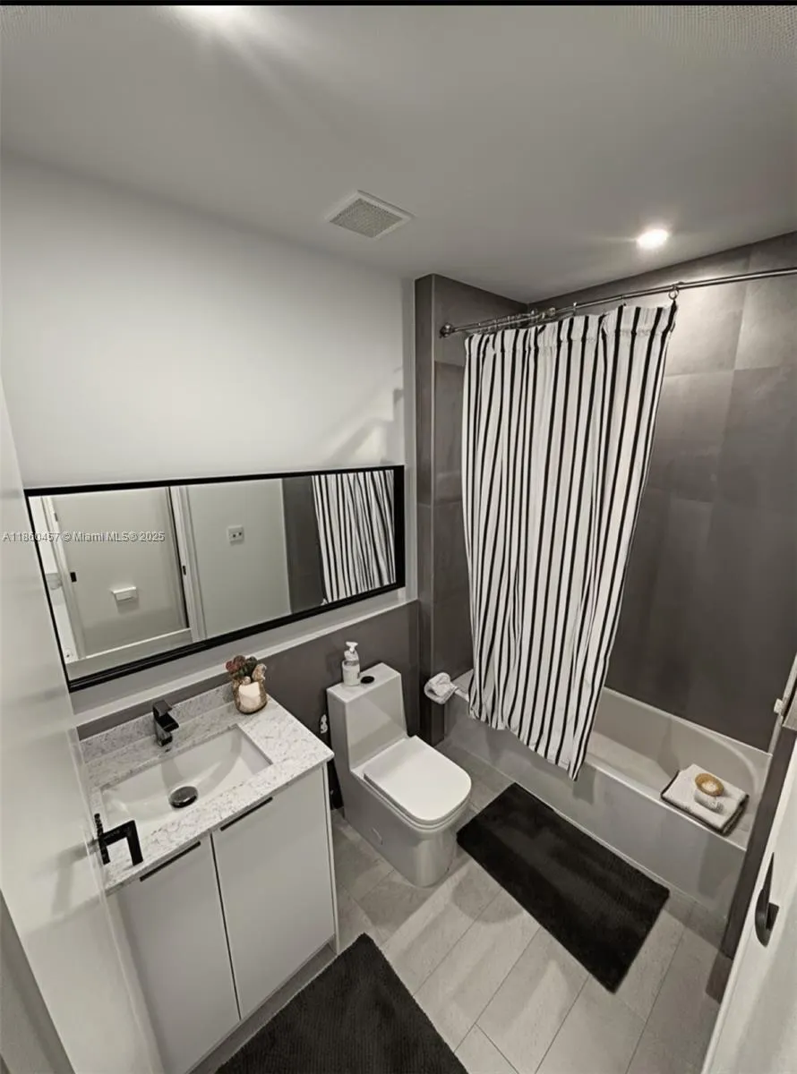909 E 24th St, #304