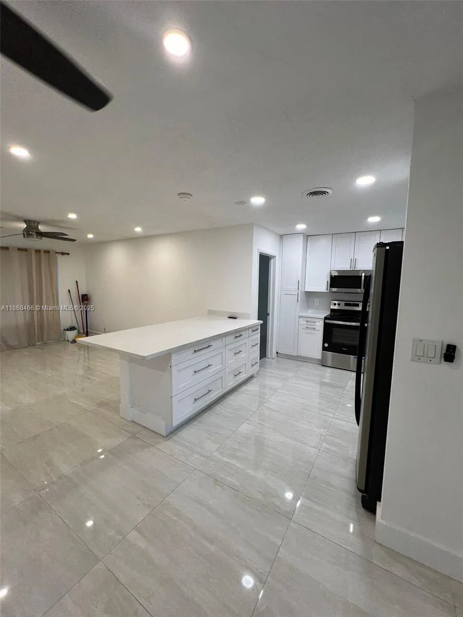 2015 N 32nd Ave