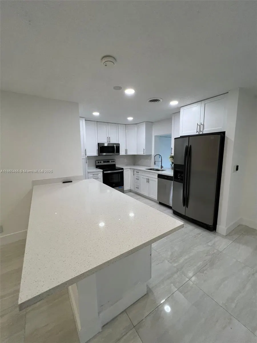 2015 N 32nd Ave