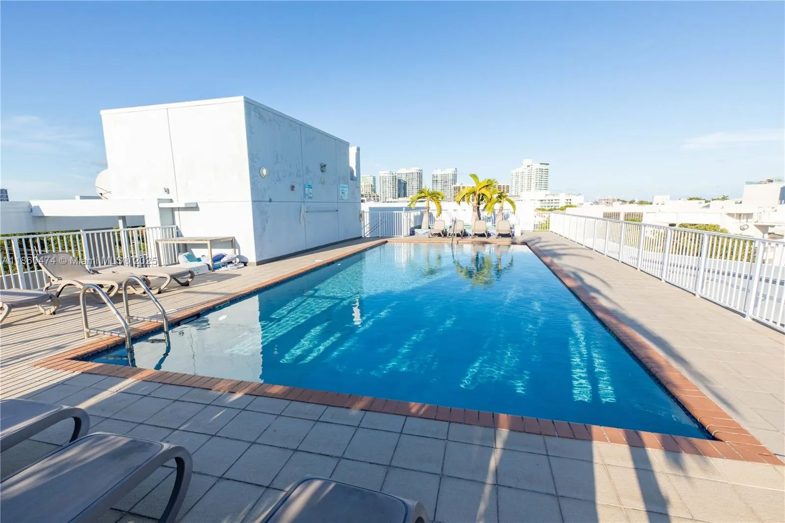 3250 Grand Ave, #404