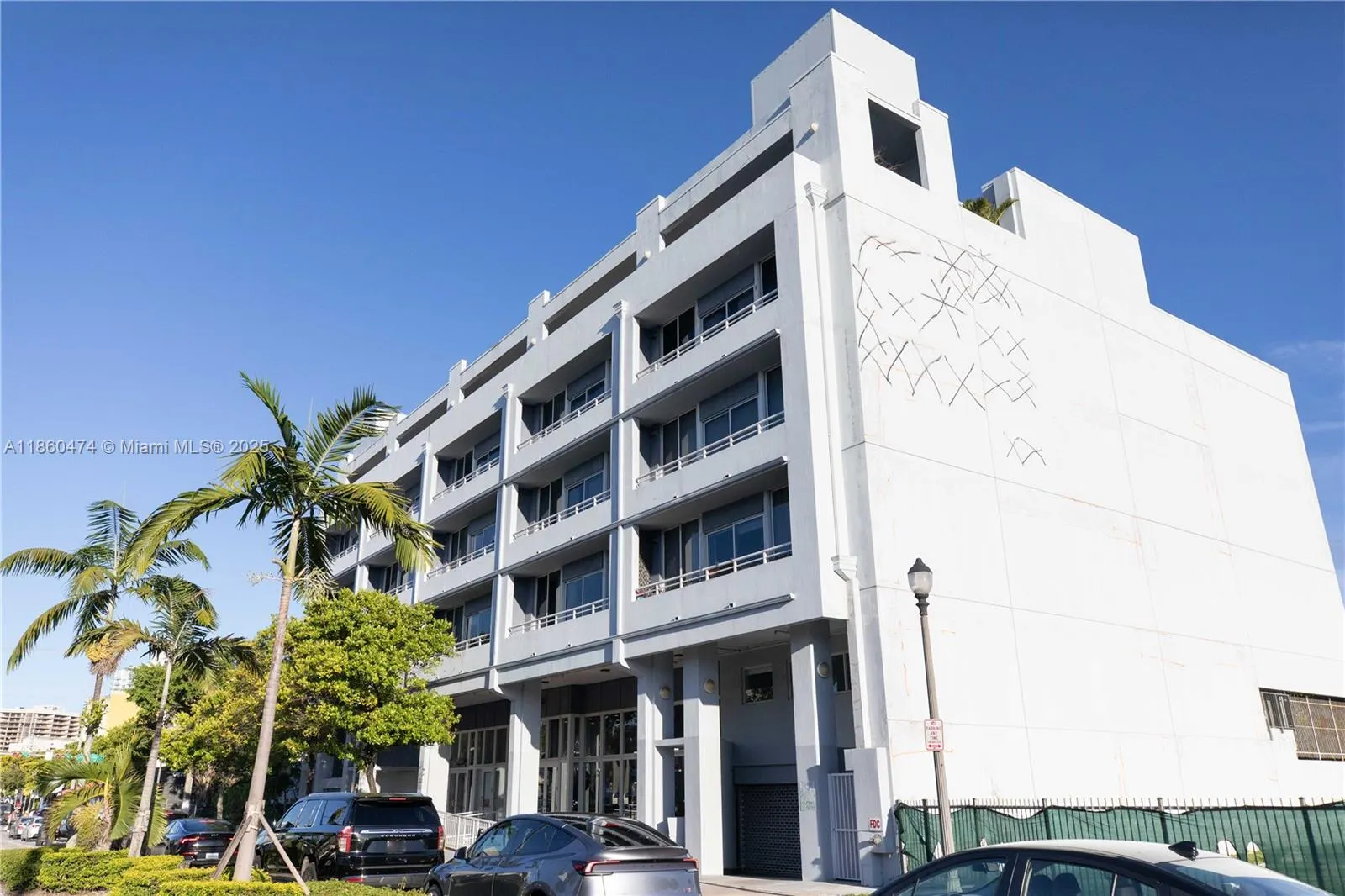 3250 Grand Ave, #404