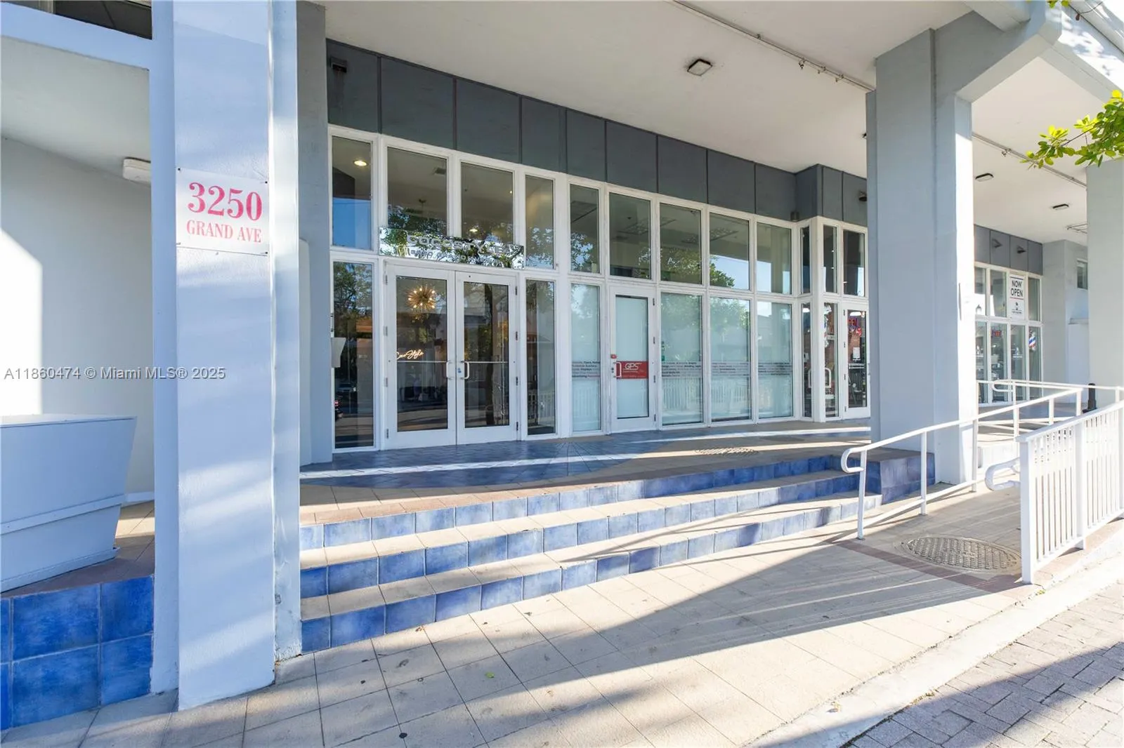 3250 Grand Ave, #404