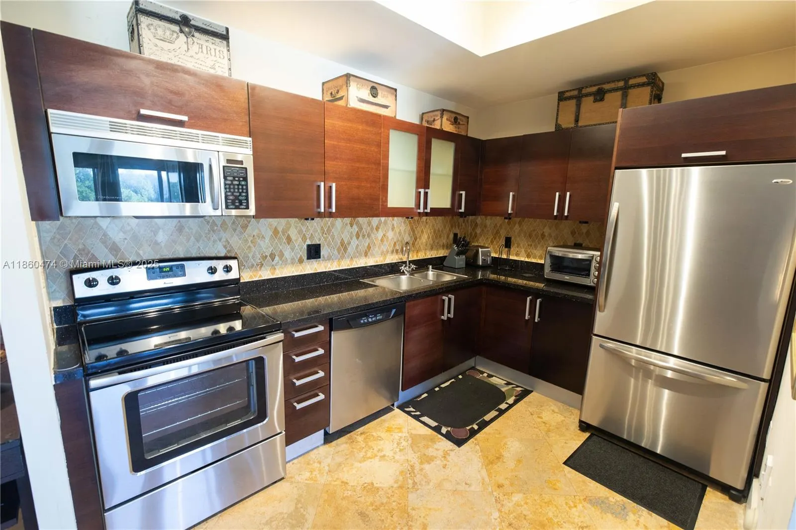 3250 Grand Ave, #404