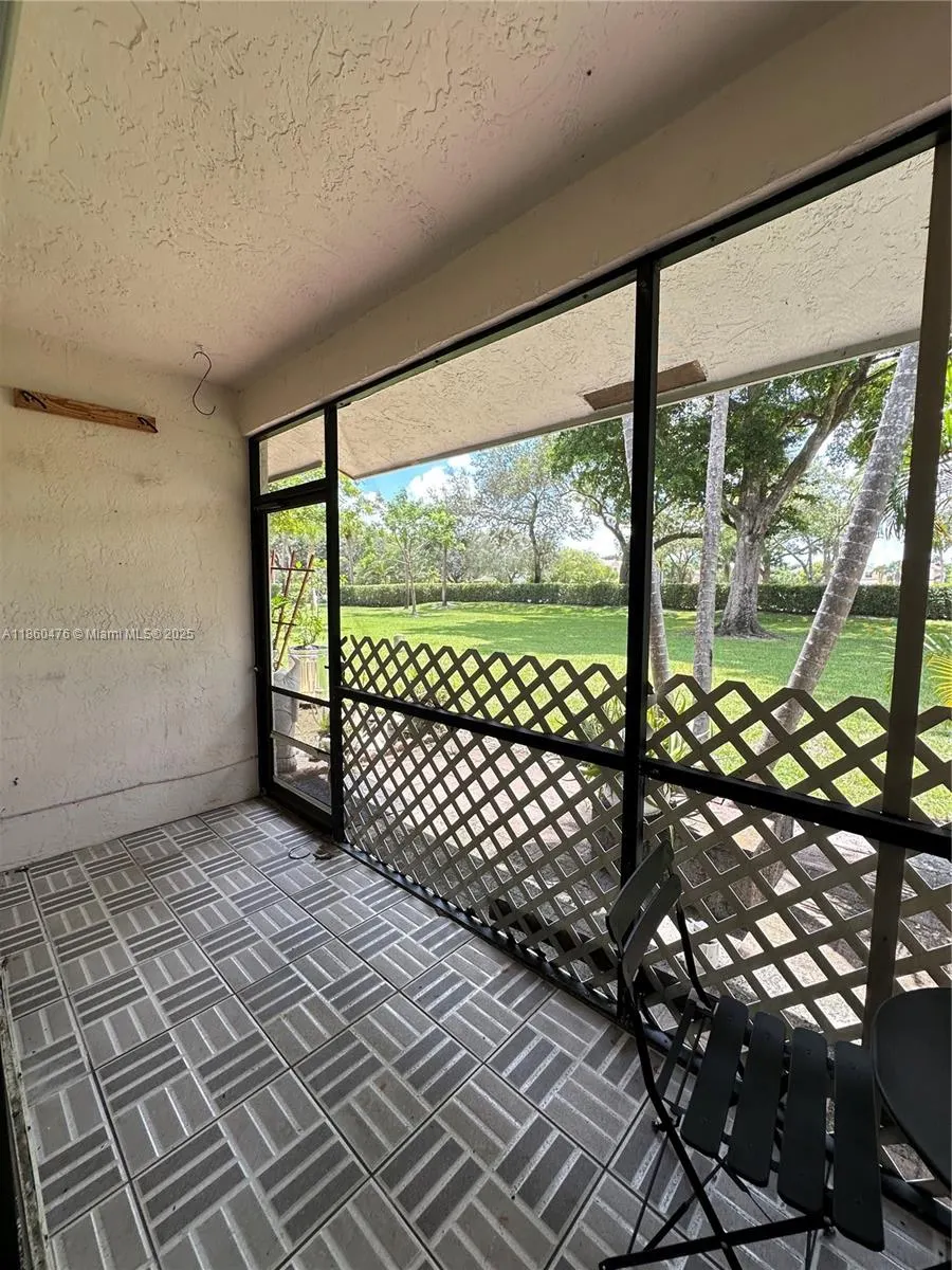 9865 riverside dr, #9-32