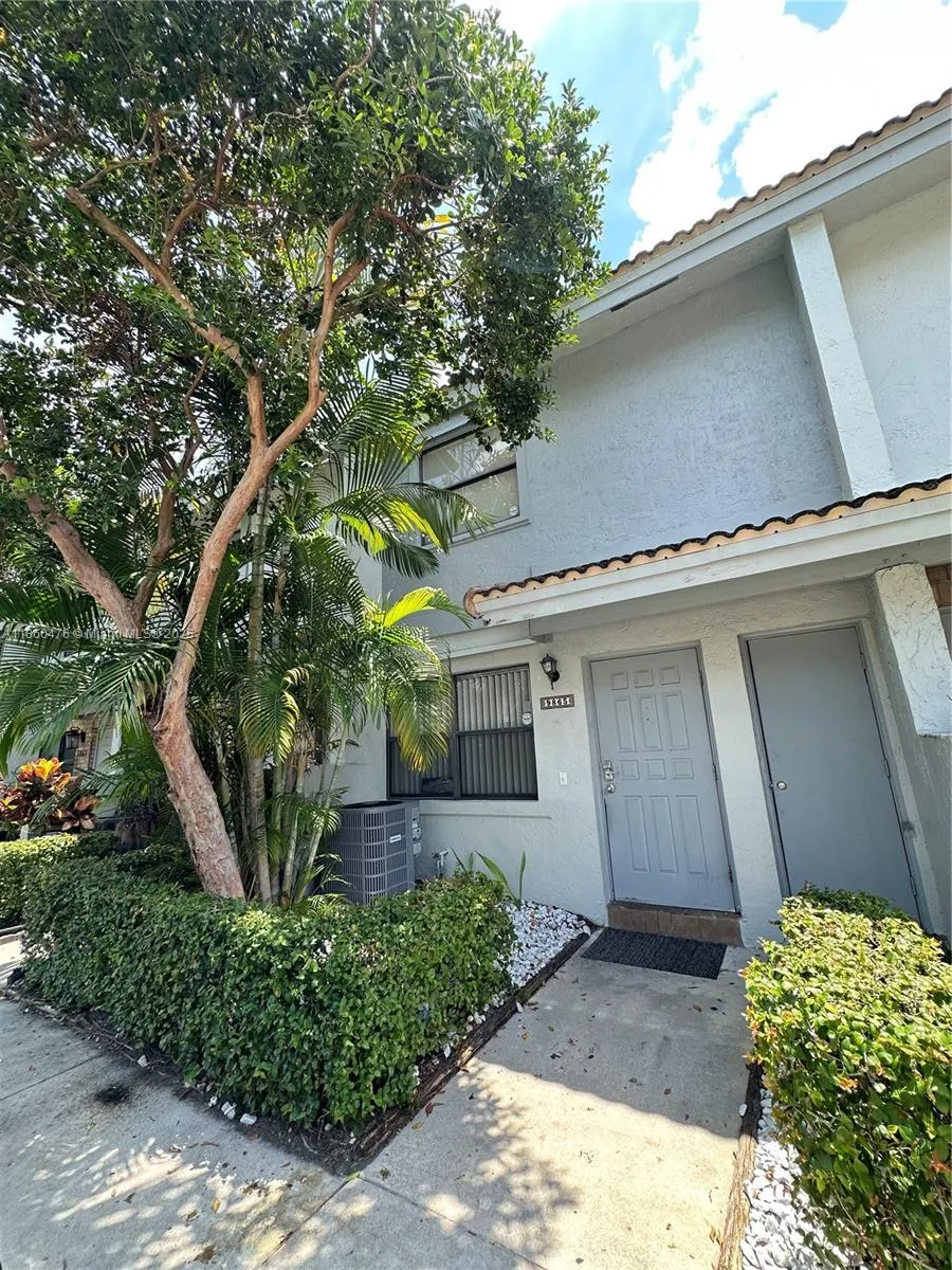 9865 riverside dr, #9-32