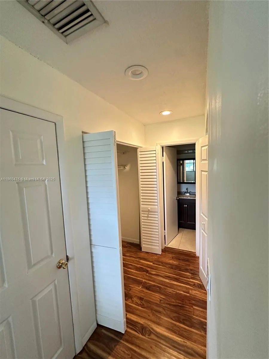 9865 riverside dr, #9-32