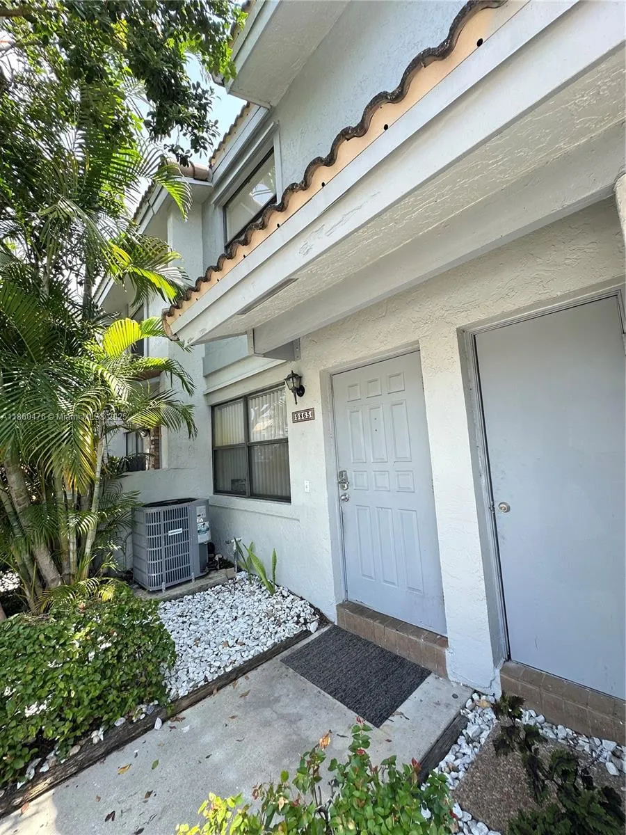 9865 riverside dr, #9-32