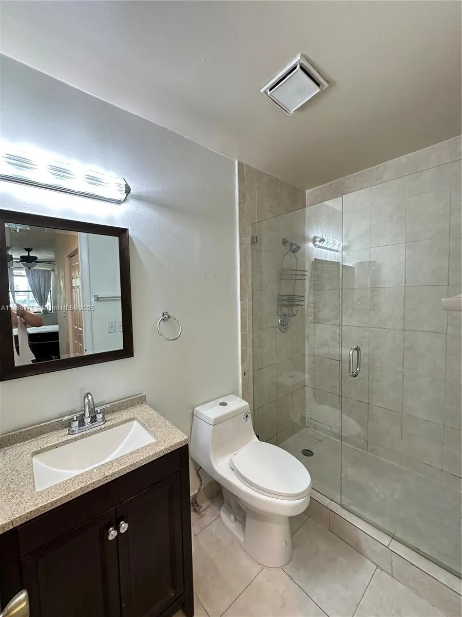 9865 riverside dr, #9-32