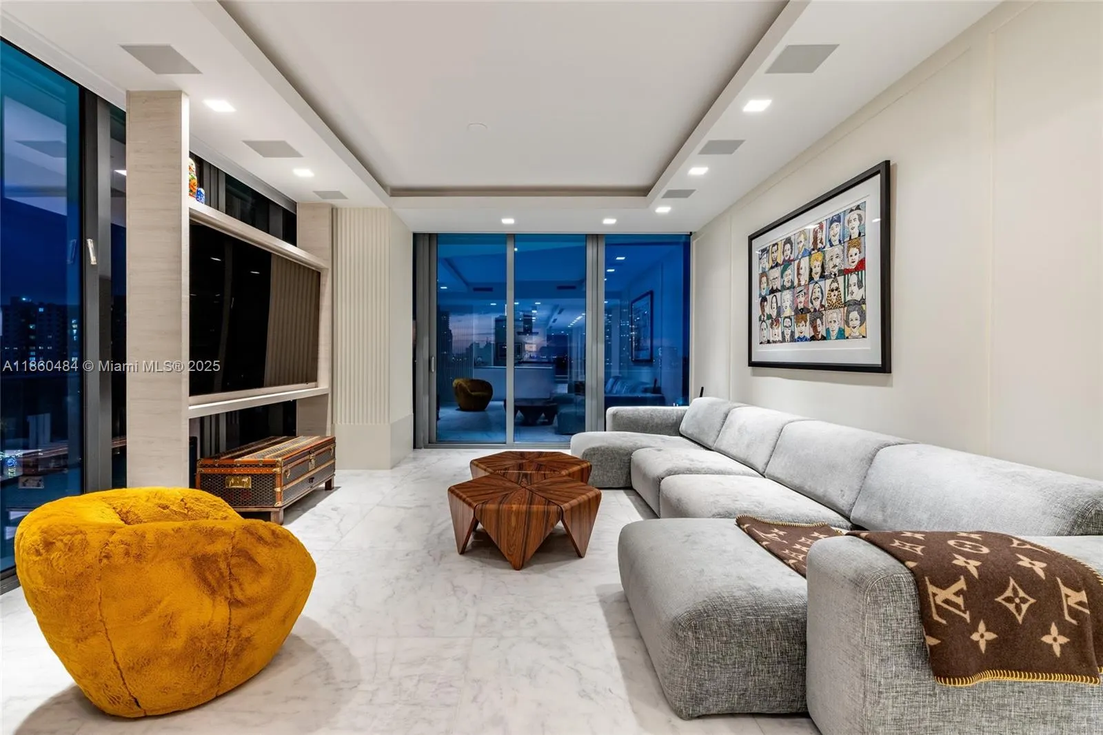 19575 Collins Ave, #6