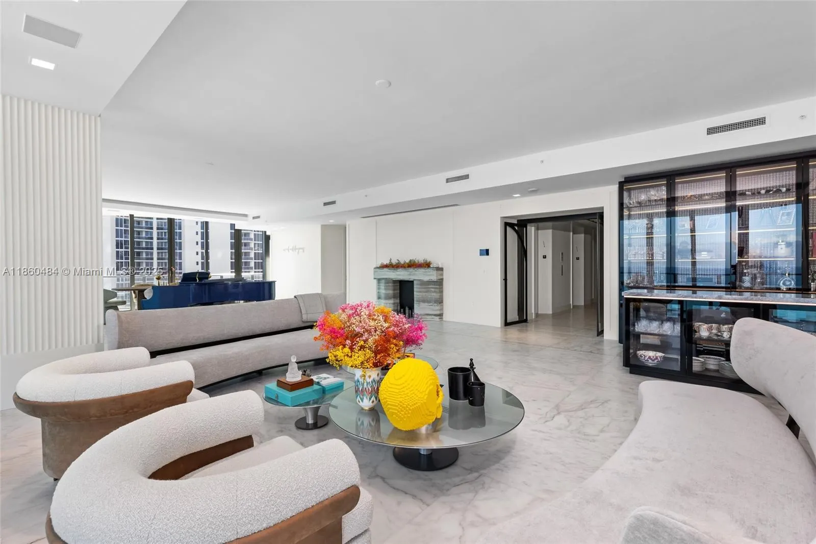 19575 Collins Ave, #6