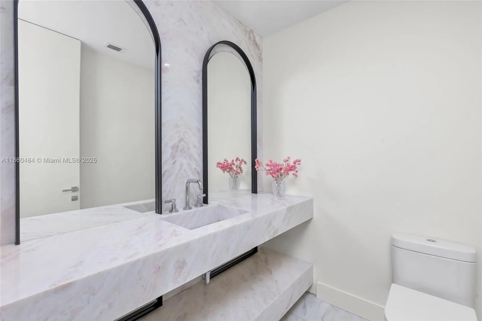 19575 Collins Ave, #6