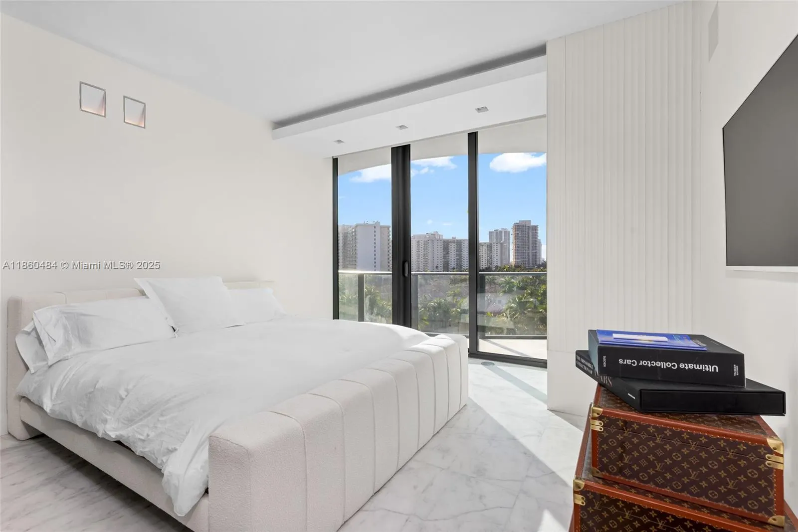 19575 Collins Ave, #6