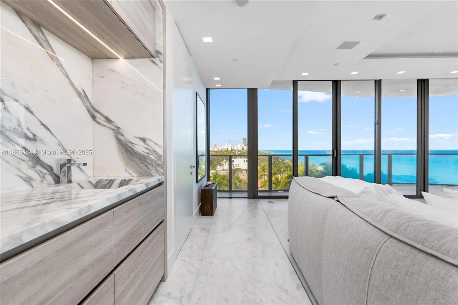 19575 Collins Ave, #6