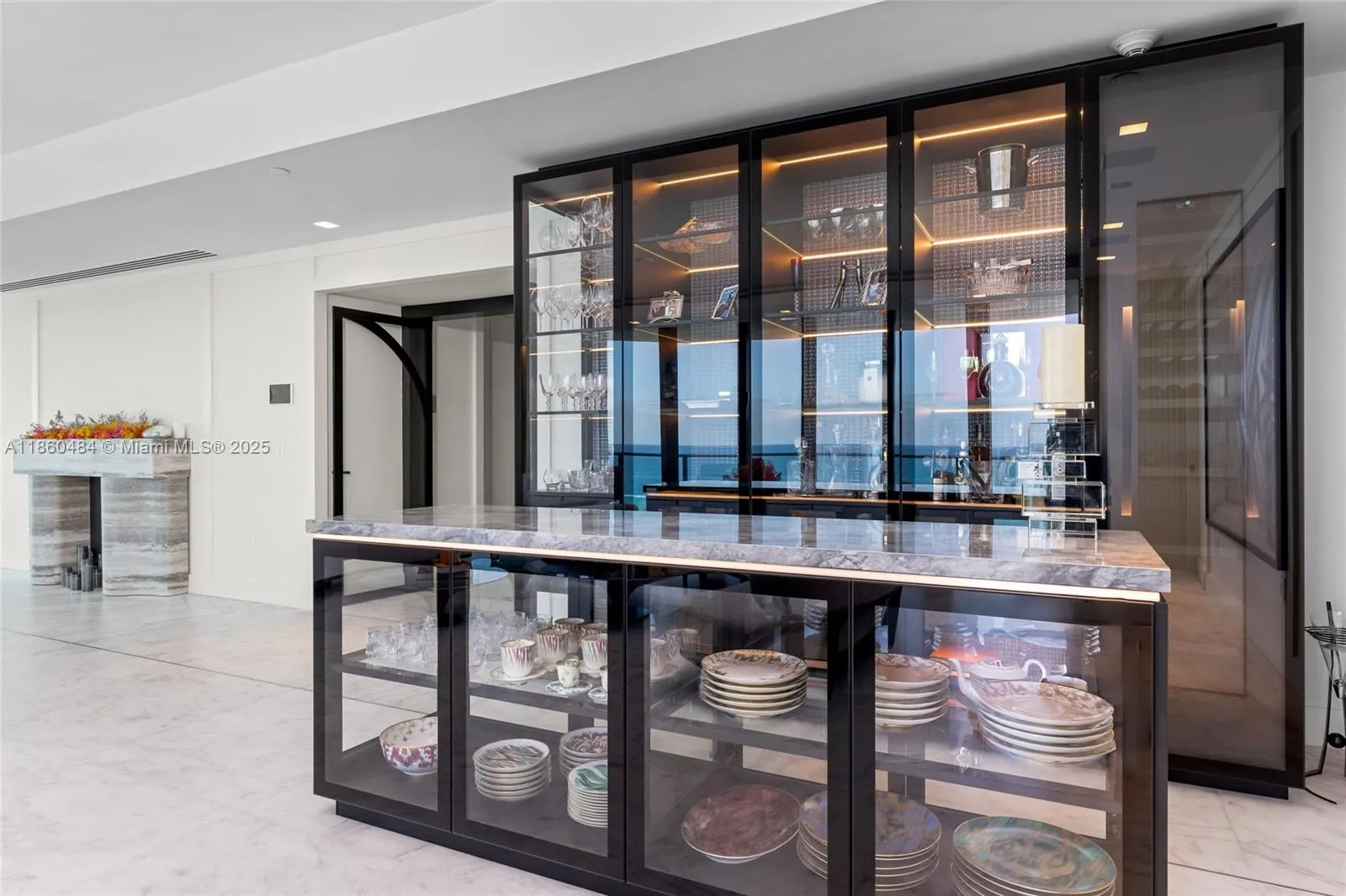 19575 Collins Ave, #6