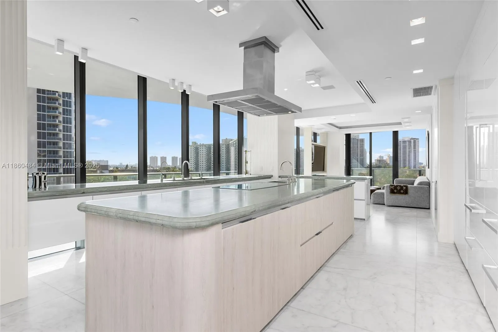 19575 Collins Ave, #6