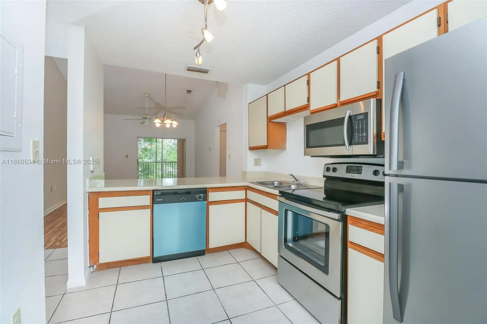 8051 SW 21st Ct, #8051