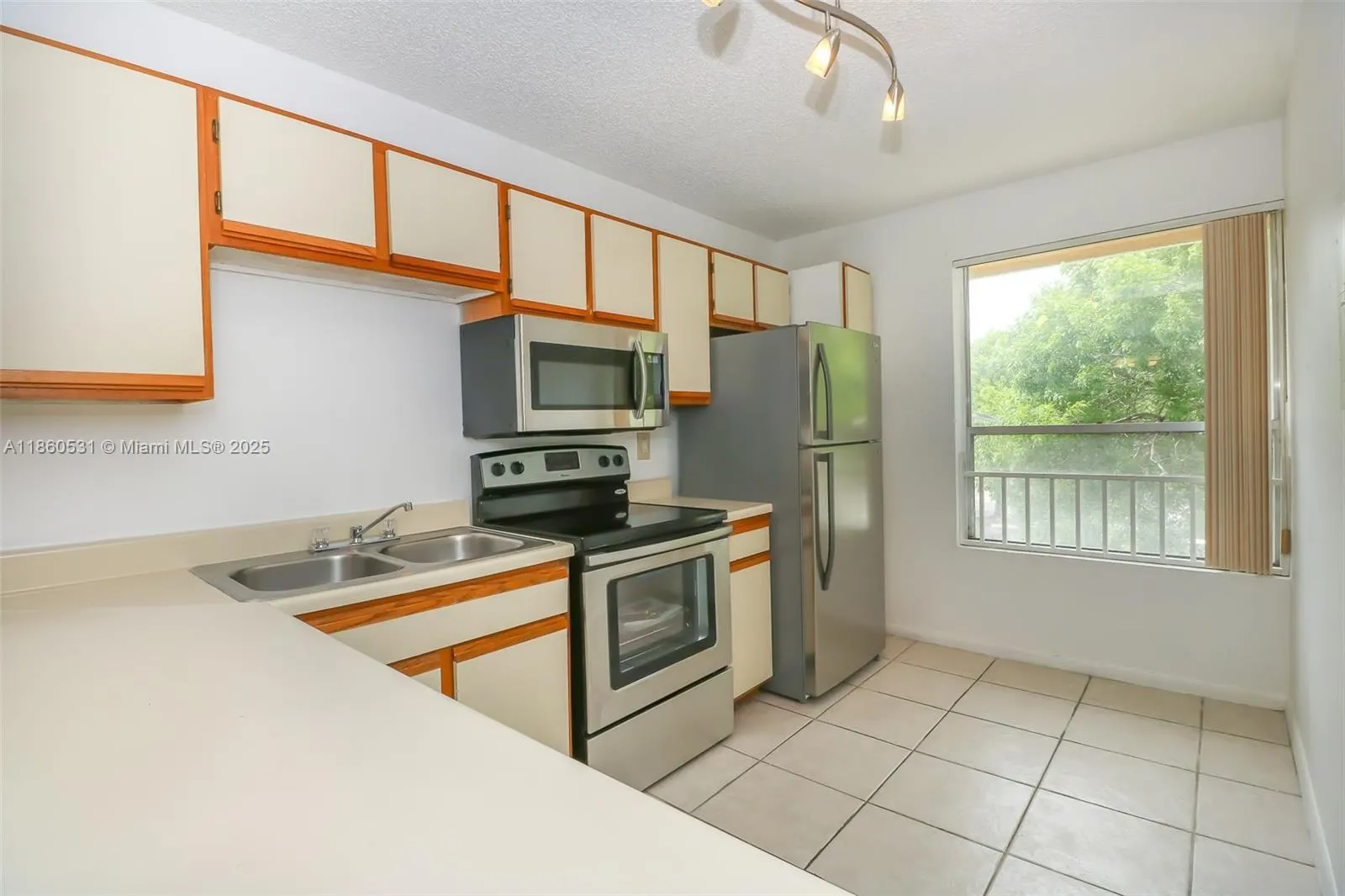8051 SW 21st Ct, #8051