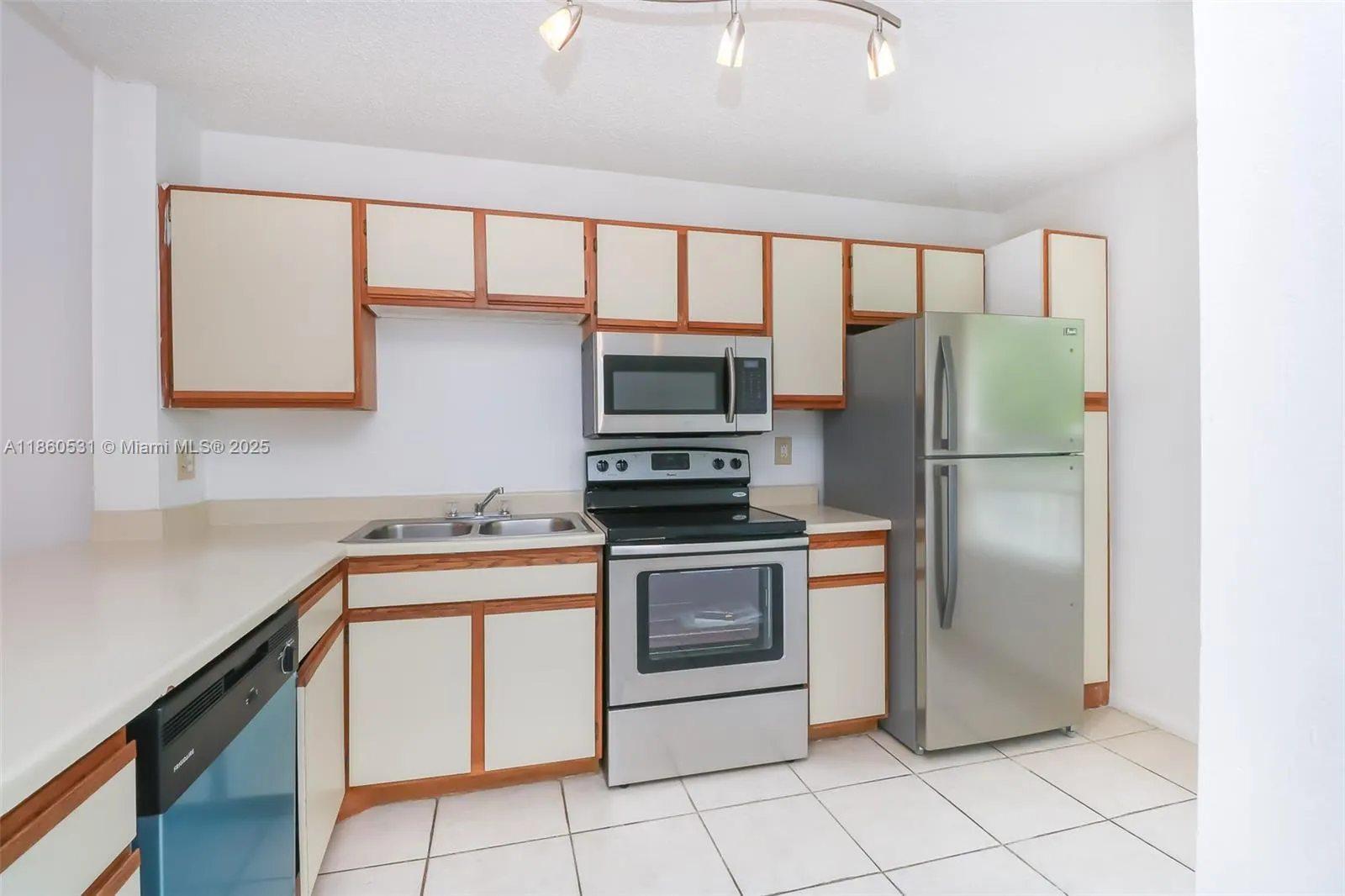 8051 SW 21st Ct, #8051