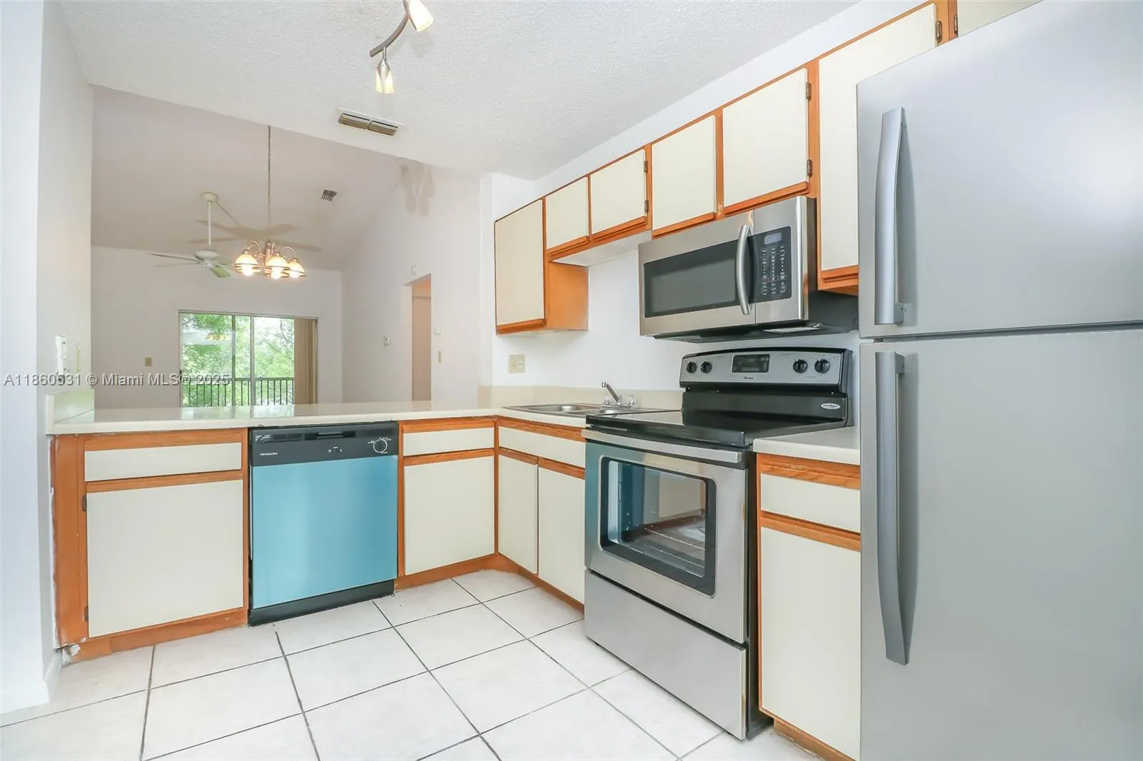 8051 SW 21st Ct, #8051