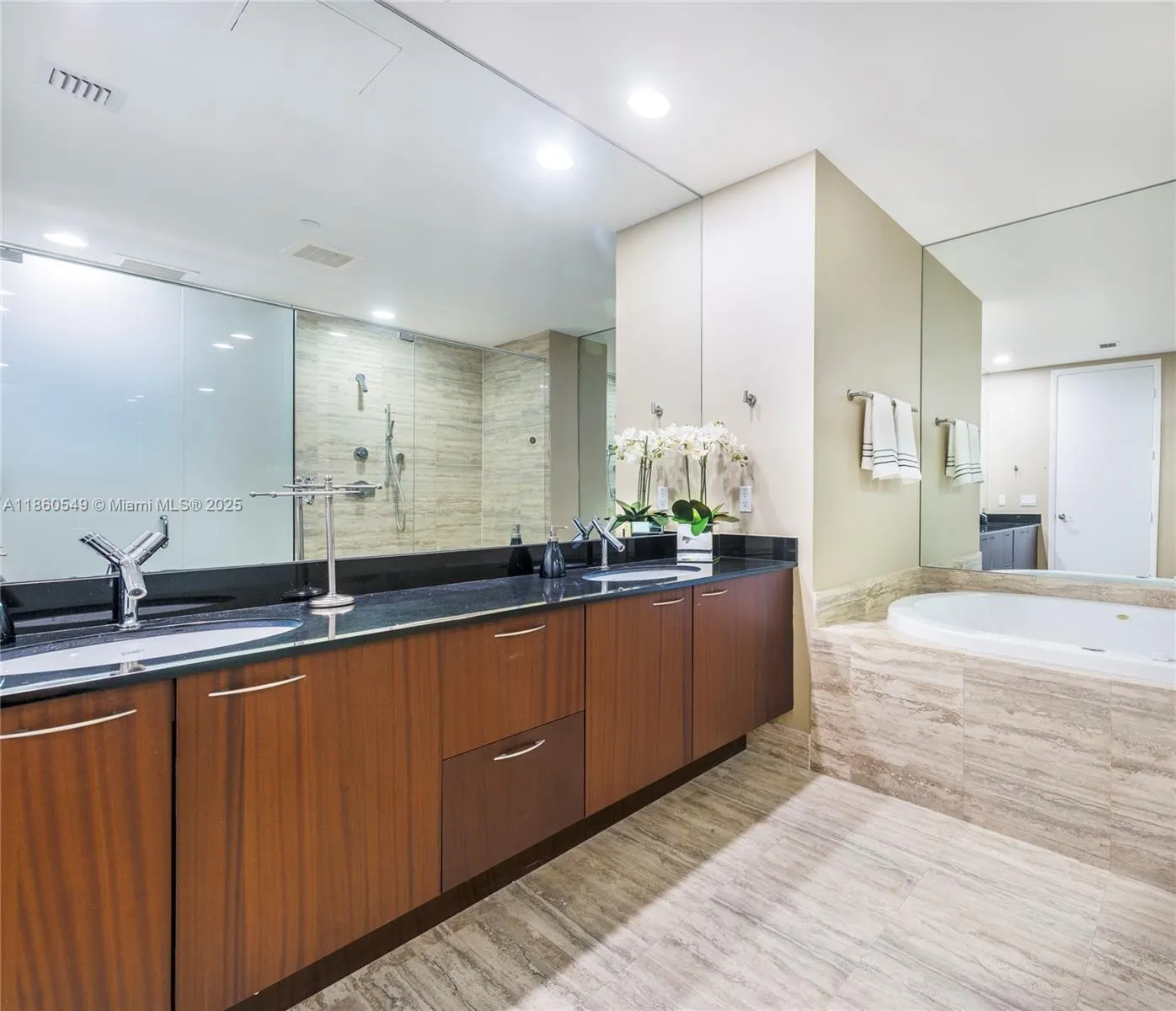 15811 Collins Ave, #1102