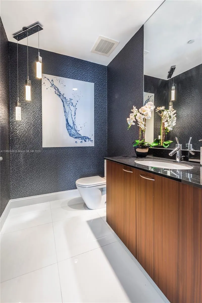 15811 Collins Ave, #1102
