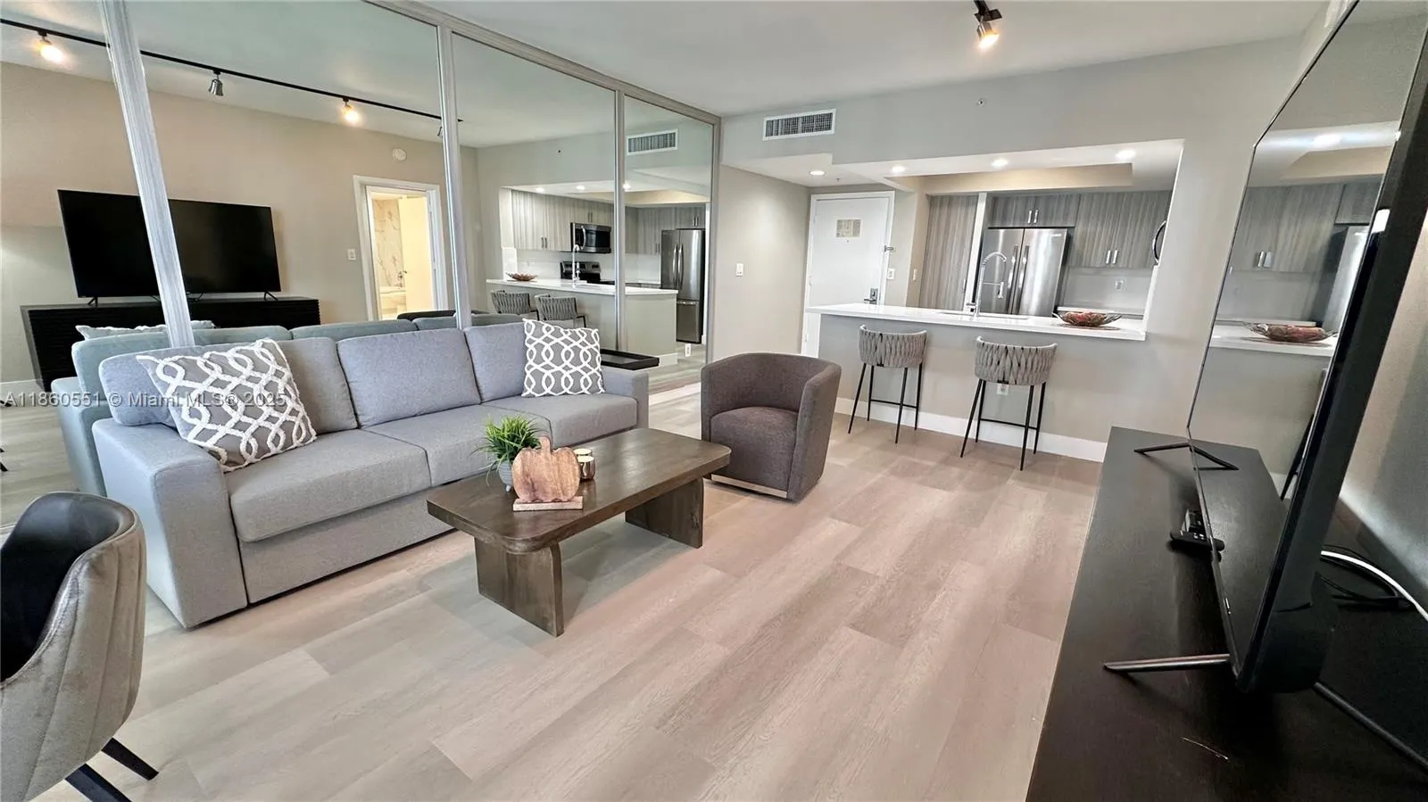 17375 Collins Ave, #2003