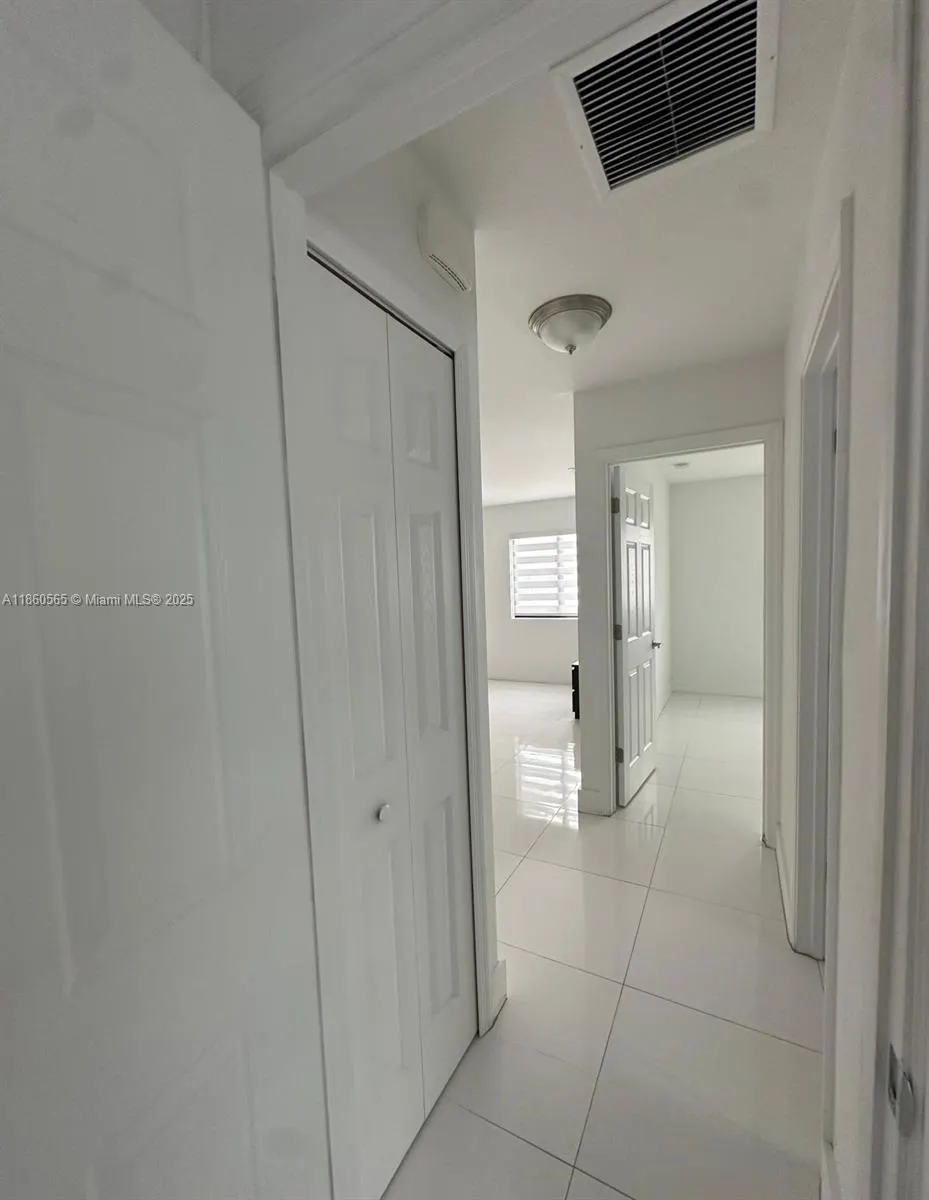 3220 NW 50th St, #1