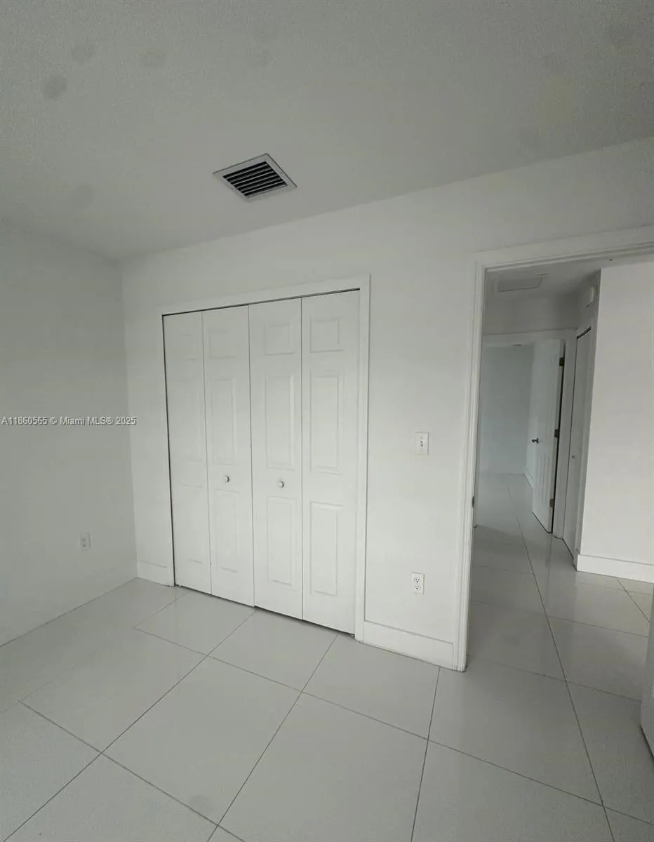 3220 NW 50th St, #1