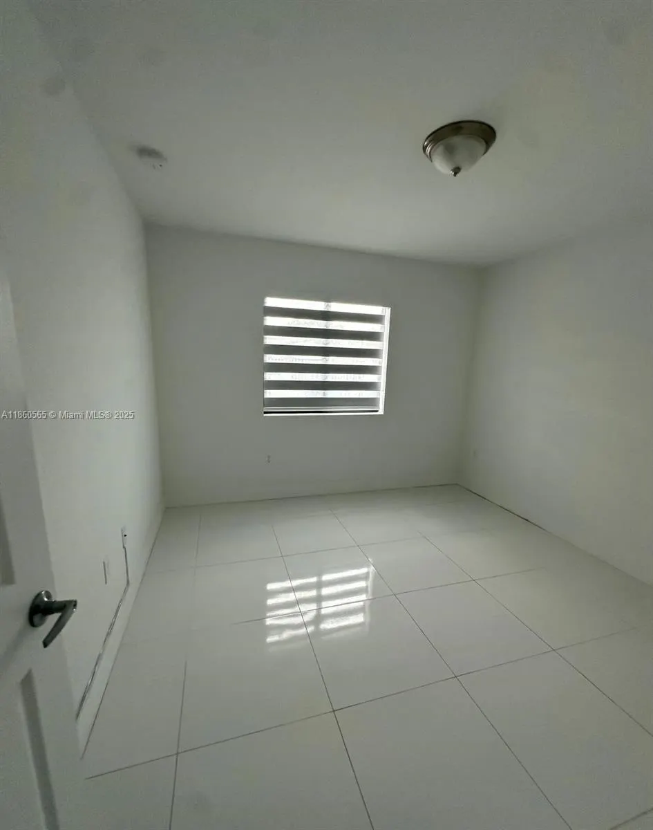 3220 NW 50th St, #1