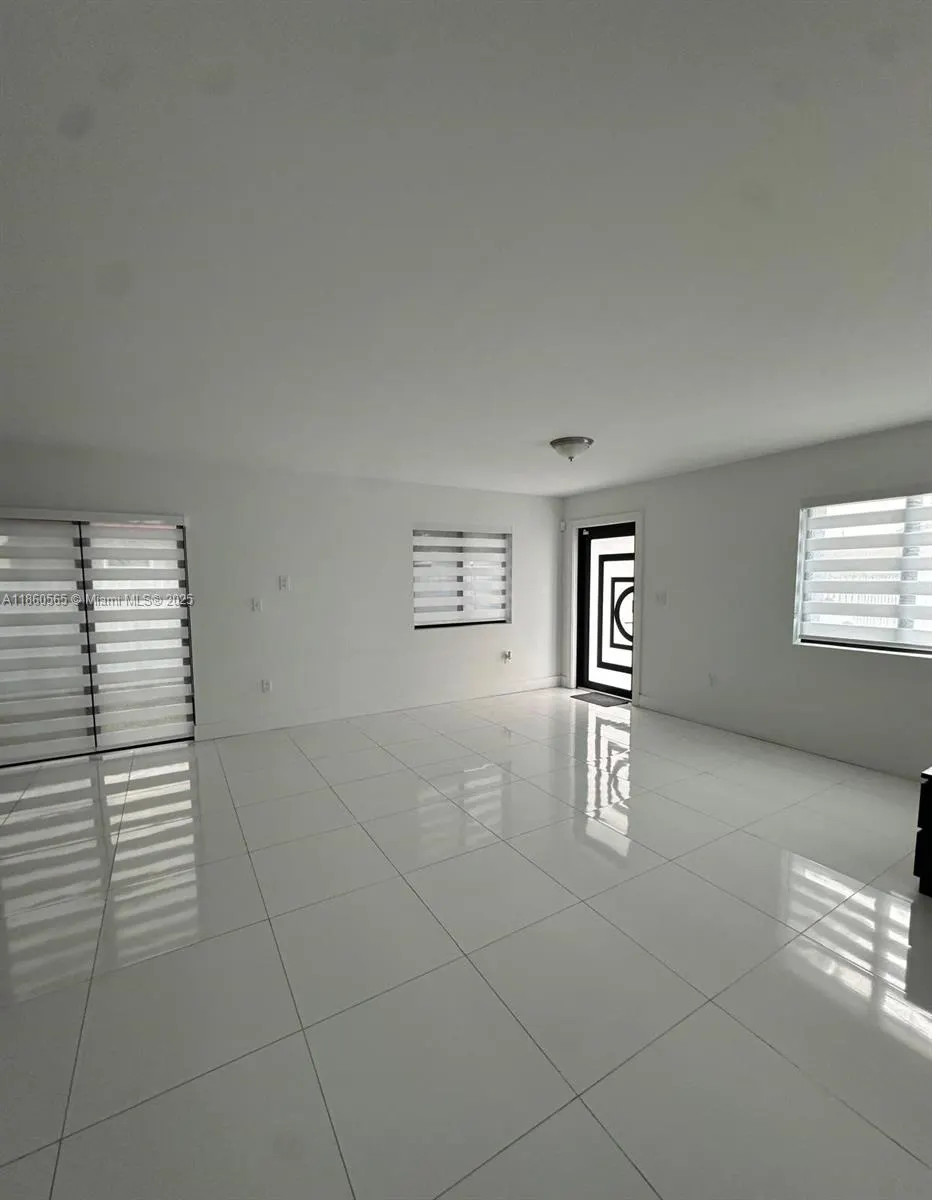 3220 NW 50th St, #1
