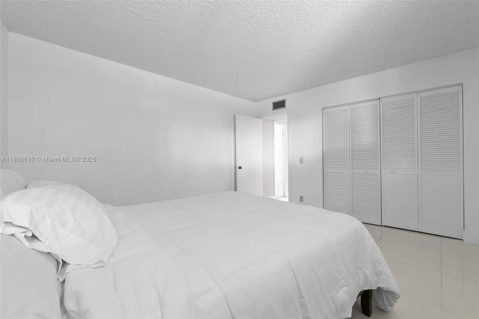 109 Lake Emerald Dr, #105