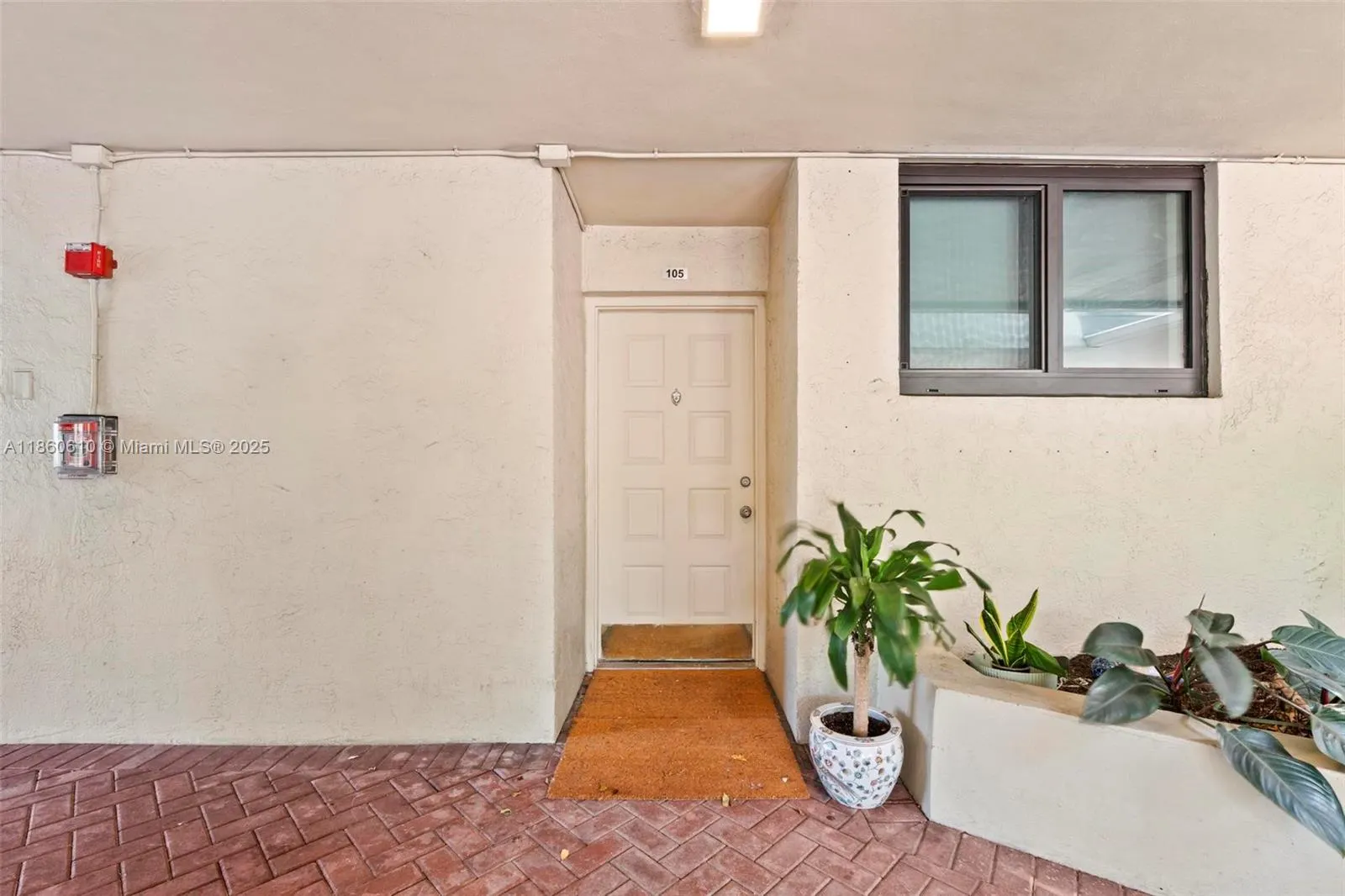 109 Lake Emerald Dr, #105