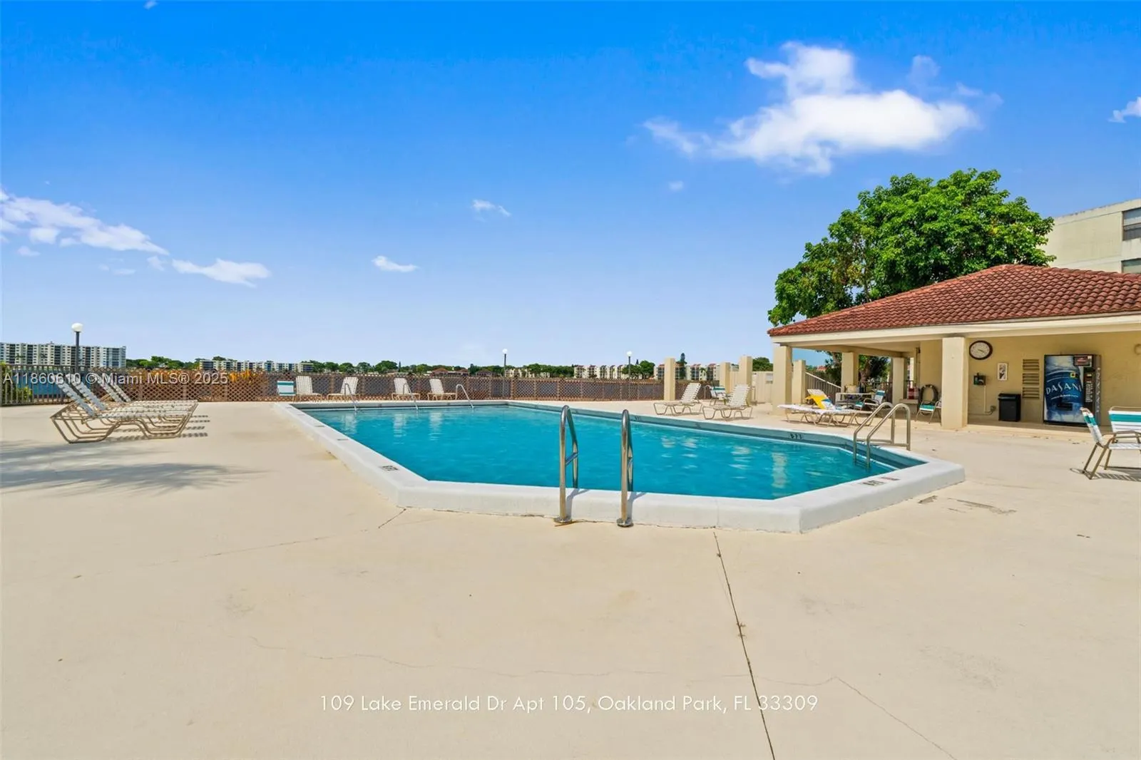 109 Lake Emerald Dr, #105