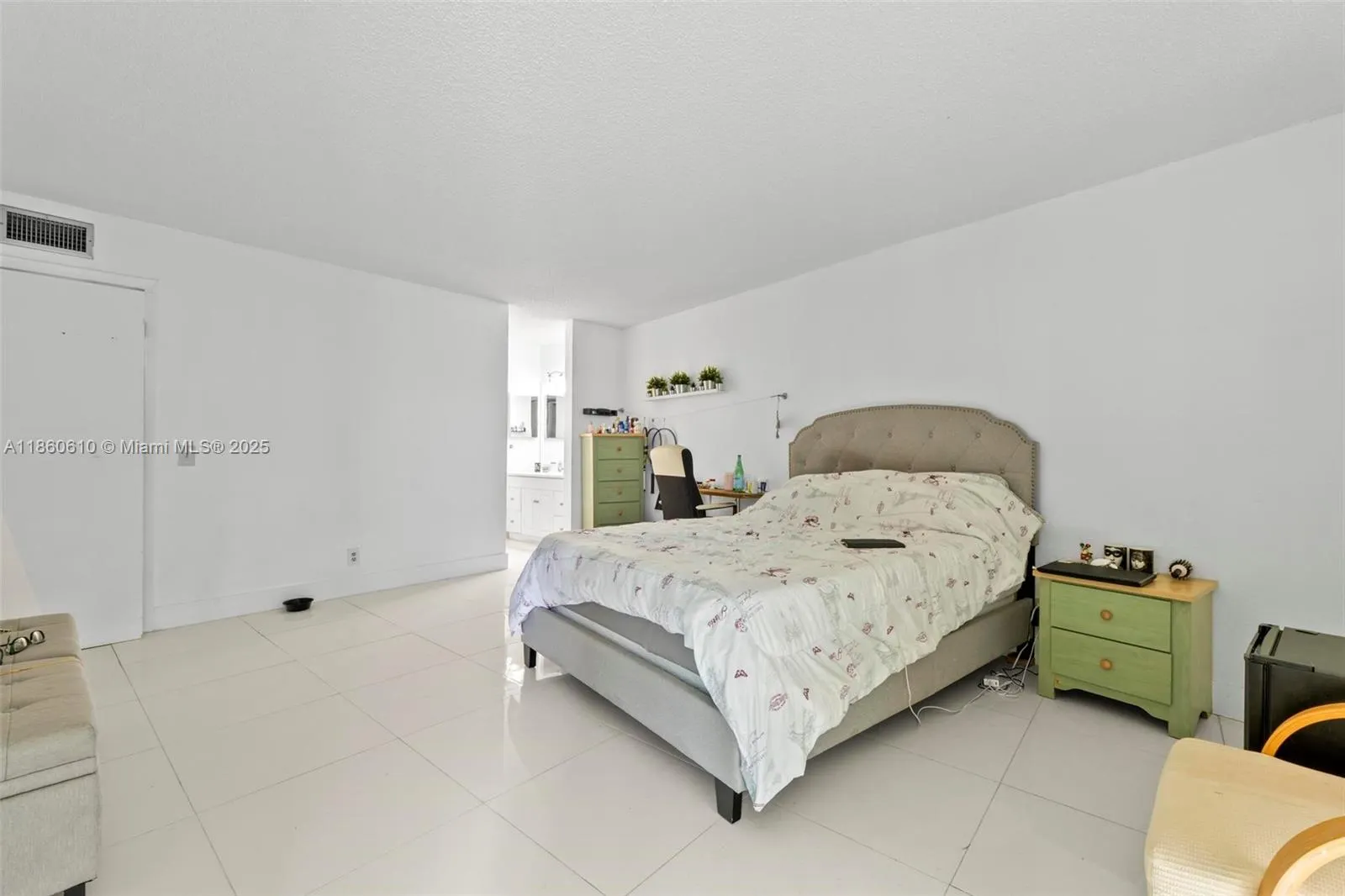 109 Lake Emerald Dr, #105