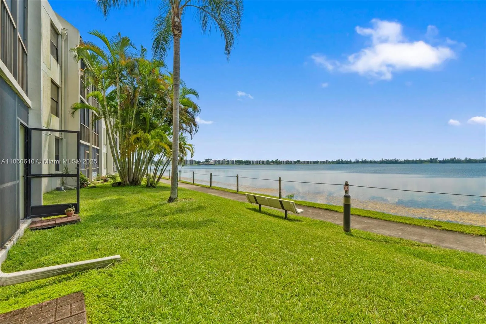 109 Lake Emerald Dr, #105