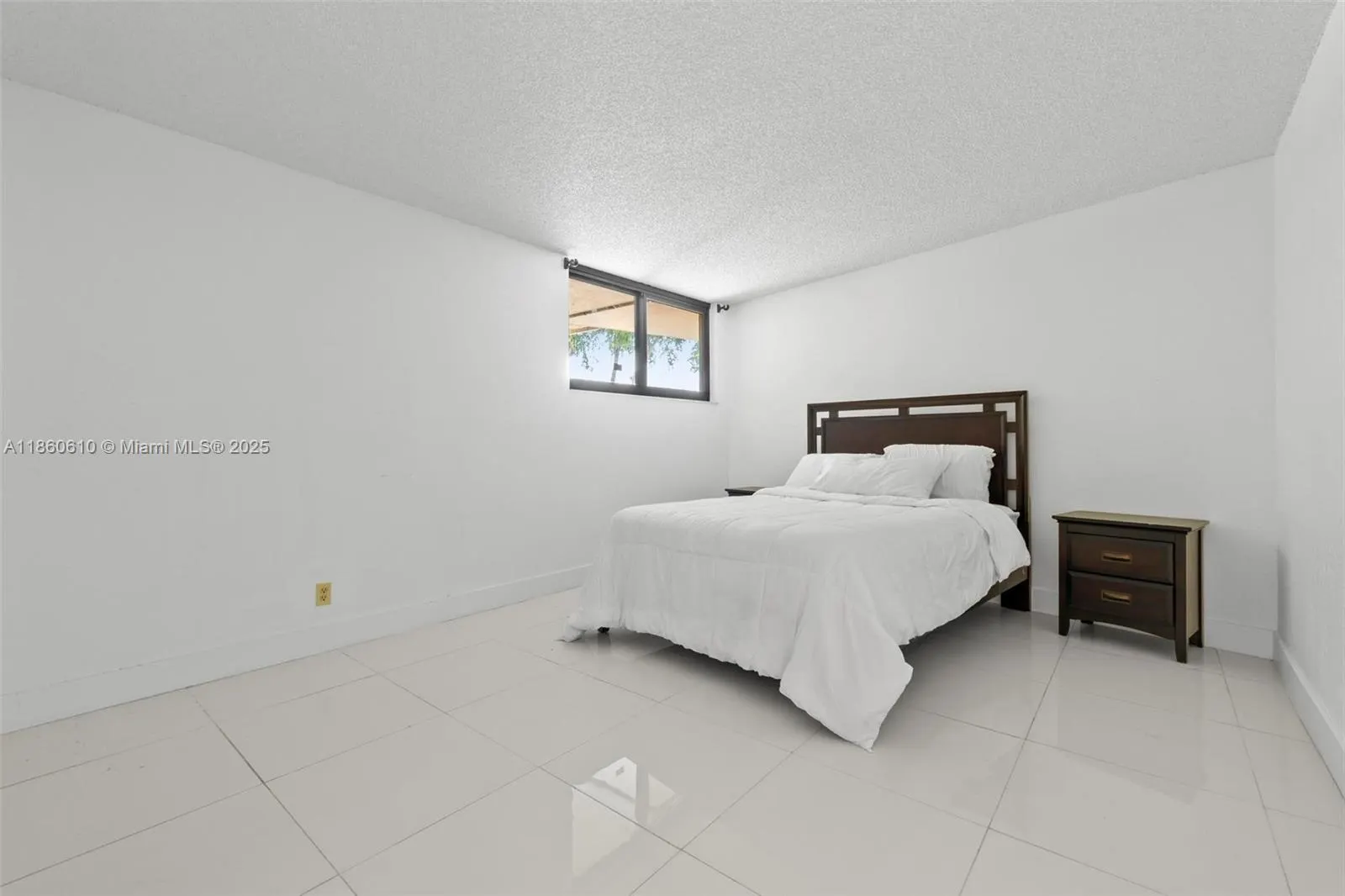 109 Lake Emerald Dr, #105