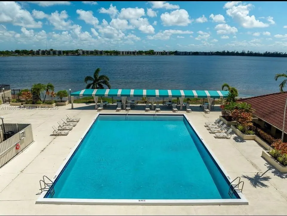 109 Lake Emerald Dr, #105