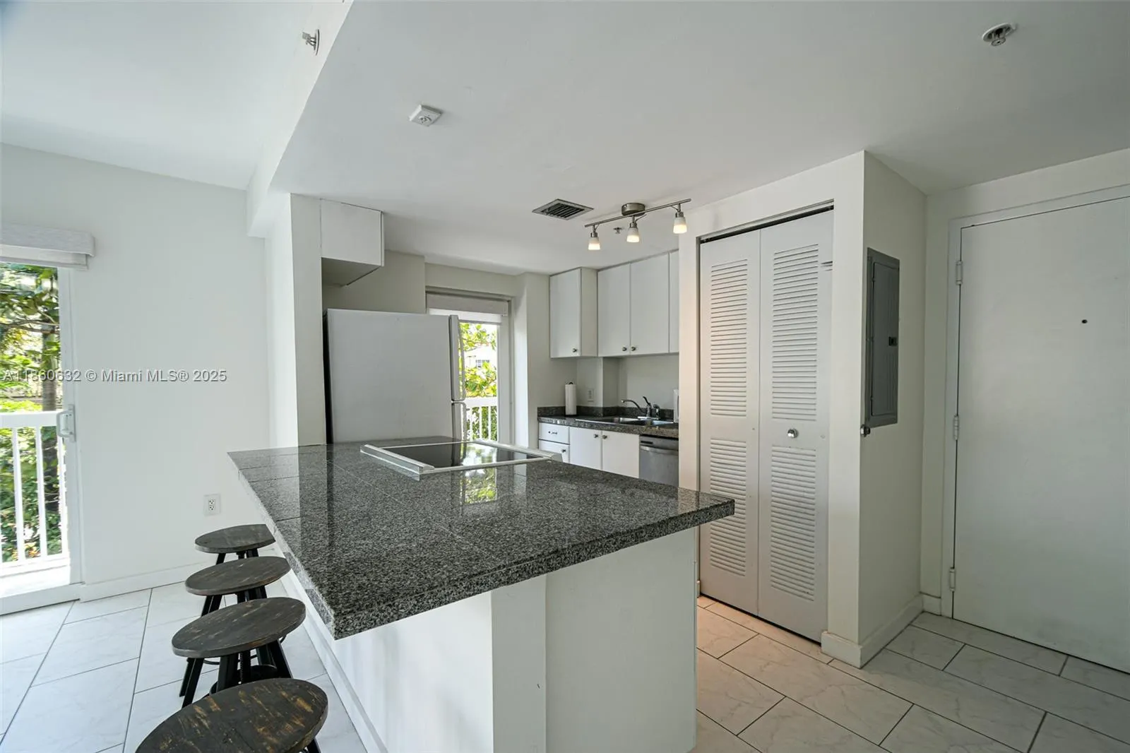 2740 SW 28th Ter, #201