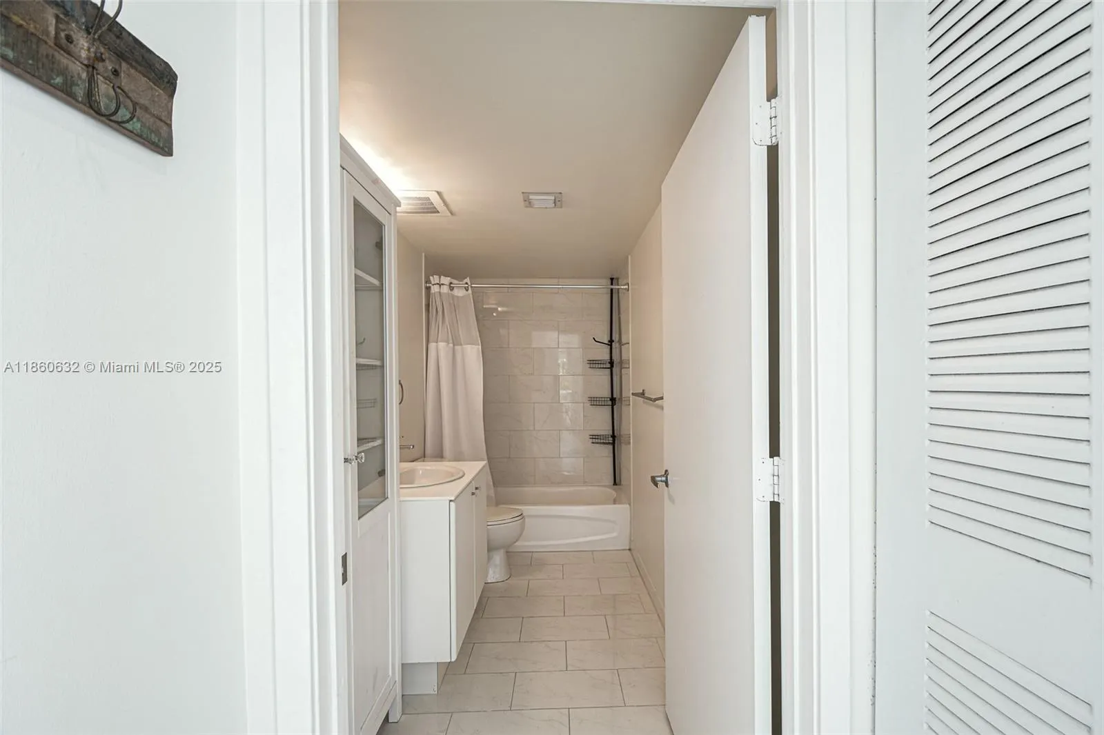 2740 SW 28th Ter, #201