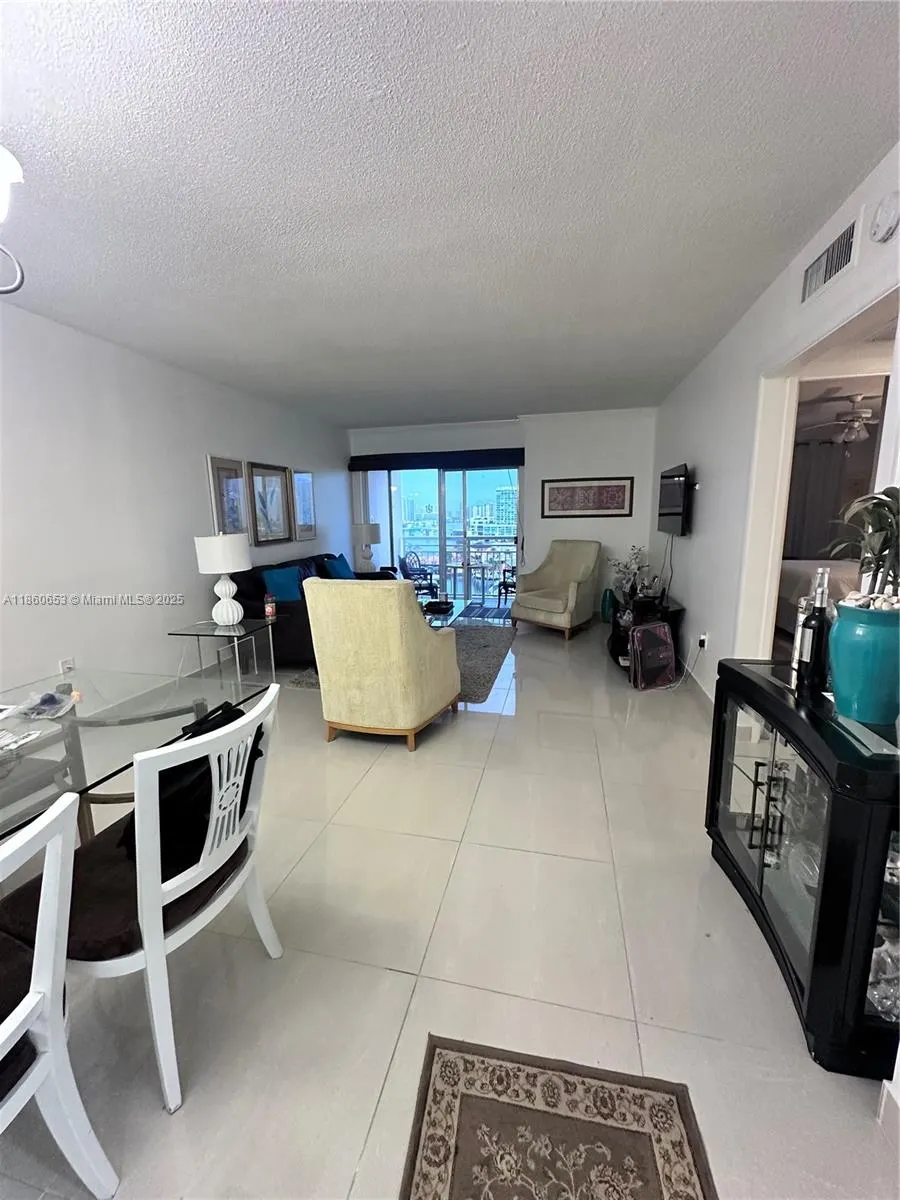 400 Kings Point Dr, #1112